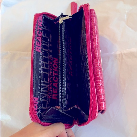 Kenneth Cole Reaction Wallet - Picture 6 of 8